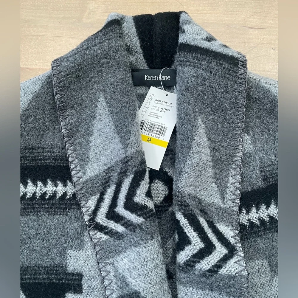 Gorgeous Aztec Print Blazer, M - Picture 4 of 7